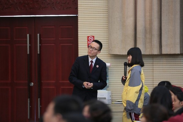 法治课如何吸引年轻粉丝？“法治进校园”全国巡讲团讲师有绝招(图2)