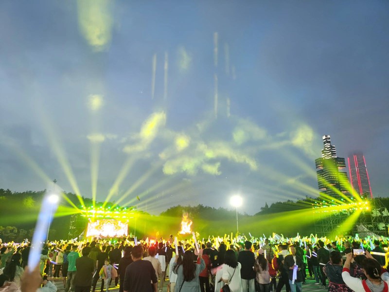 首日火爆！2025民族大联欢·歌舞夜嗨翻
