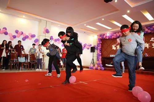 荣信文化：乐乐趣阅读服务中心为线上平台其为孩子们提供了音视频阅读课程、互动游戏、动画片等上千条线上数字资源也提供行为分析