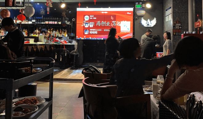 2025酒吧暖场必备游戏大全_酒吧活跃气氛的大屏幕互动小游戏推荐