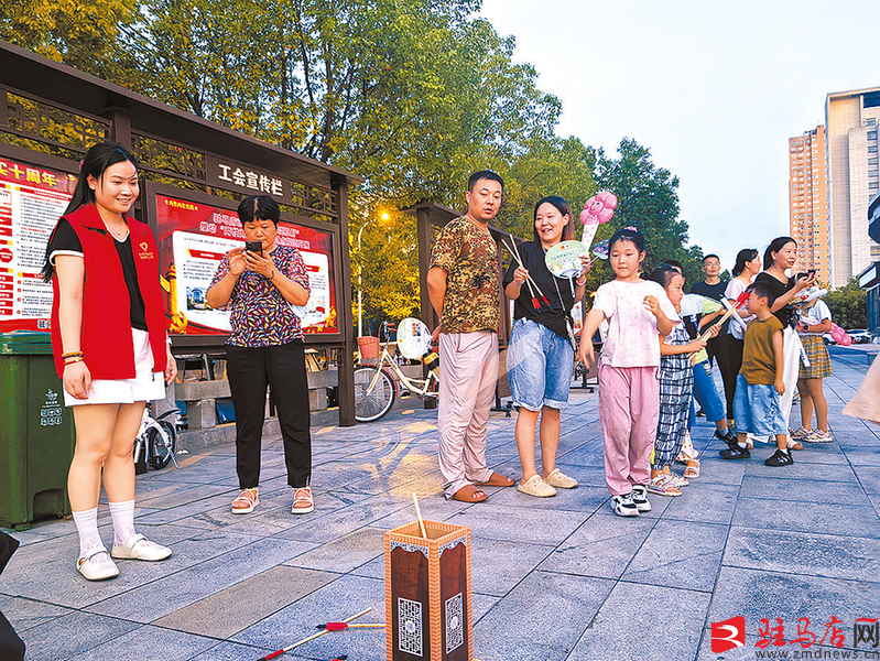 “心灵夜市”助力职工安然度夏